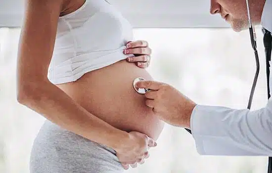 pregnant woman check-up