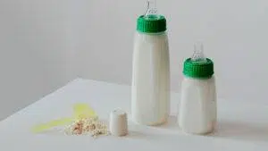 Bottle Feeding 101: A Comprehensive Guide for New Parents 2 botfle-feed