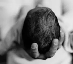 3 Reasons Why it Isn't Safe for a Newborn Baby to Sleep on Side: What Parents Should Know 2 newborn baby to sleep on side